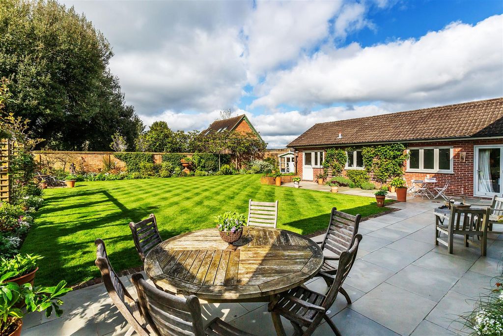 Property photo 3 of 26 Littlemead-5.Jpg