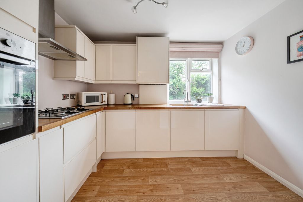 Property photo 3 of 10 1456940-7-6A01c45...