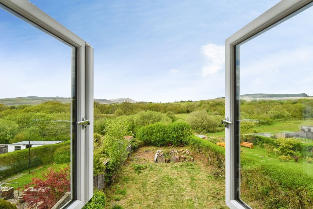 Property photo 2 of 16 Pbox-Img.Jpg