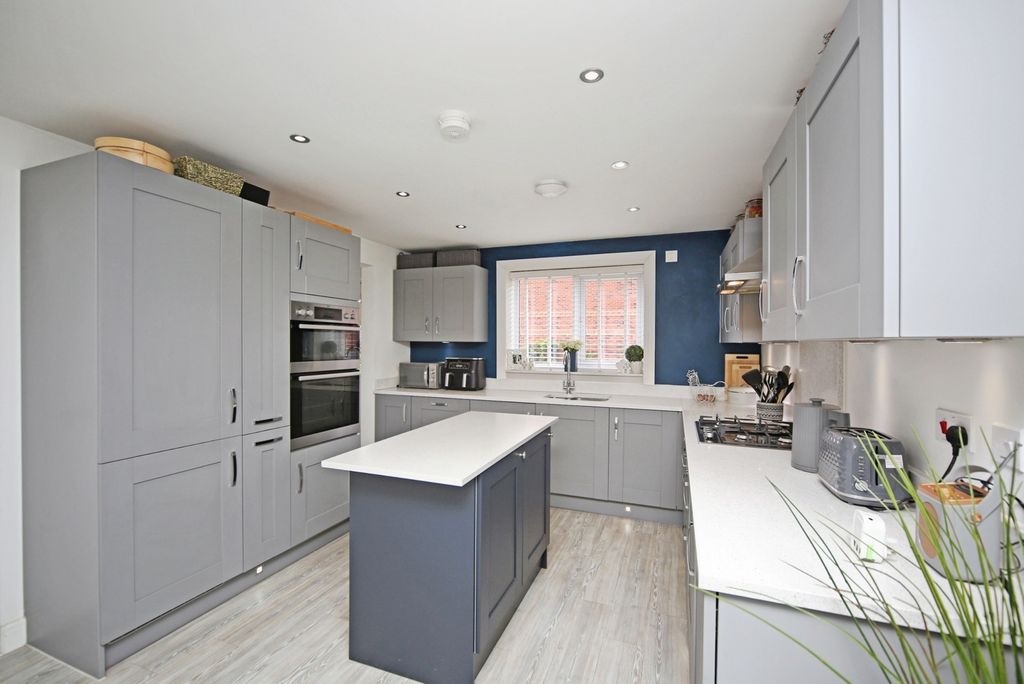 Property photo 3 of 18 Pbox-Img.Jpg
