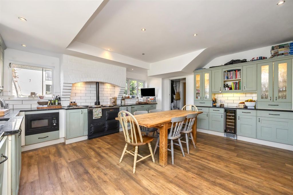 Property photo 2 of 24 Parkfield Road, 28-031.Jpg