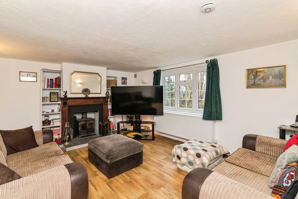 Property photo 3 of 30 Sitting Room