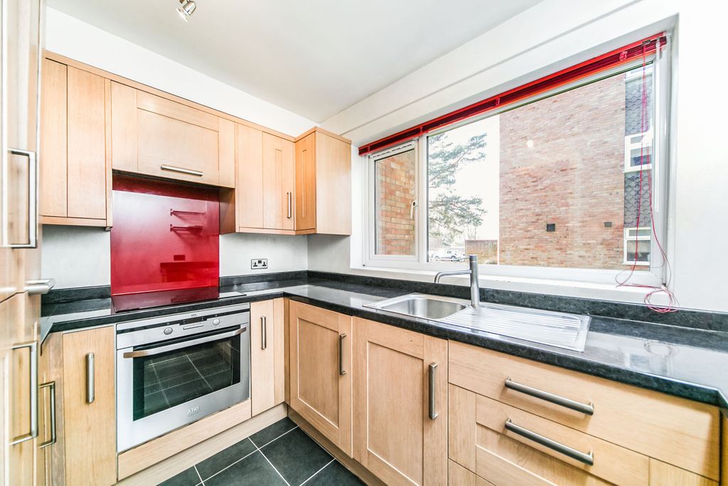 Property photo 3 of 6 654E26E9-2d00-461A-9