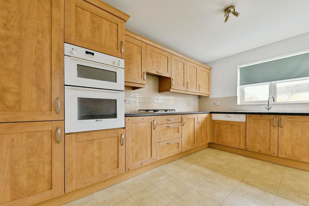 Property photo 2 of 20