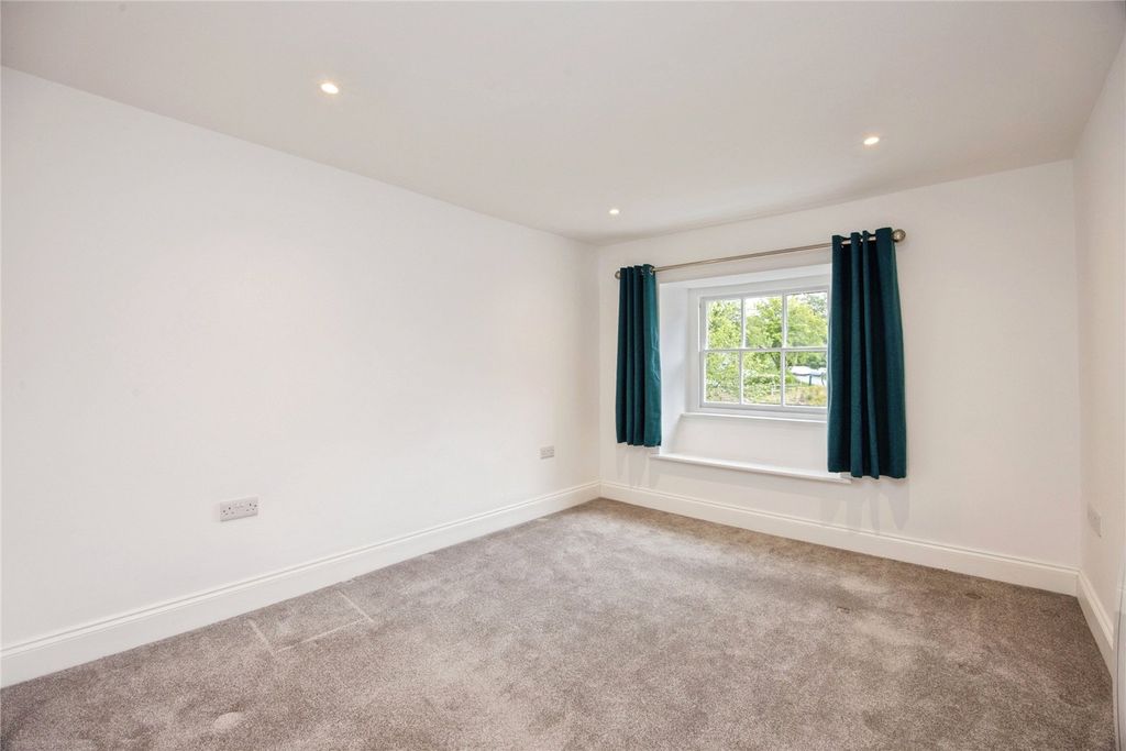 3 bed flat for salePriory Road, Bodmin, Cornwall PL31 photo 5