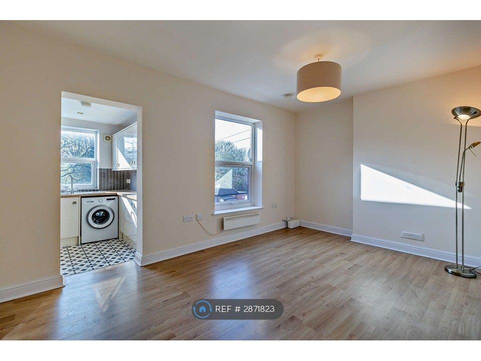 Property photo 1 of 10 Sitting Room (Unfurnished)