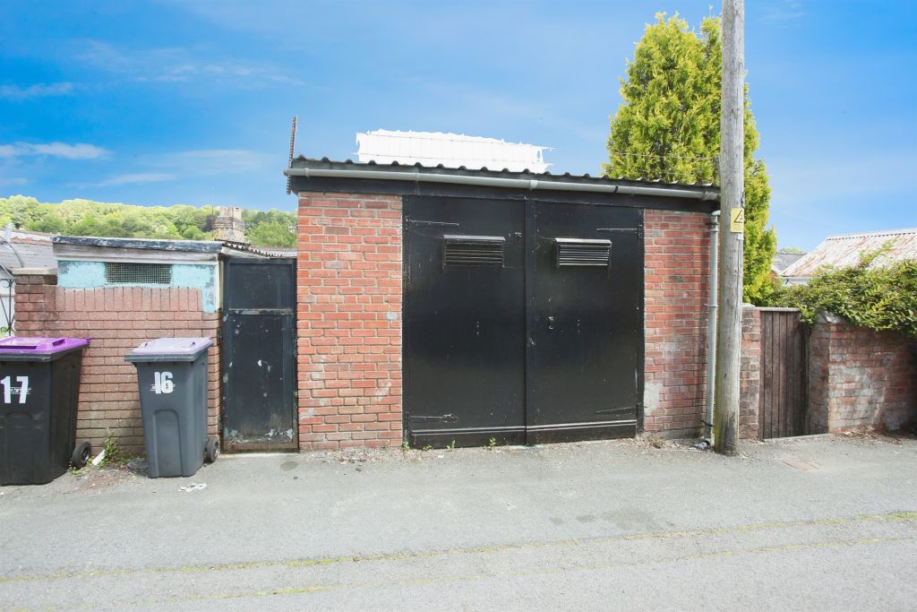 Property photo 2 of 19