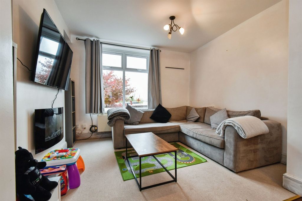 Property photo 3 of 17