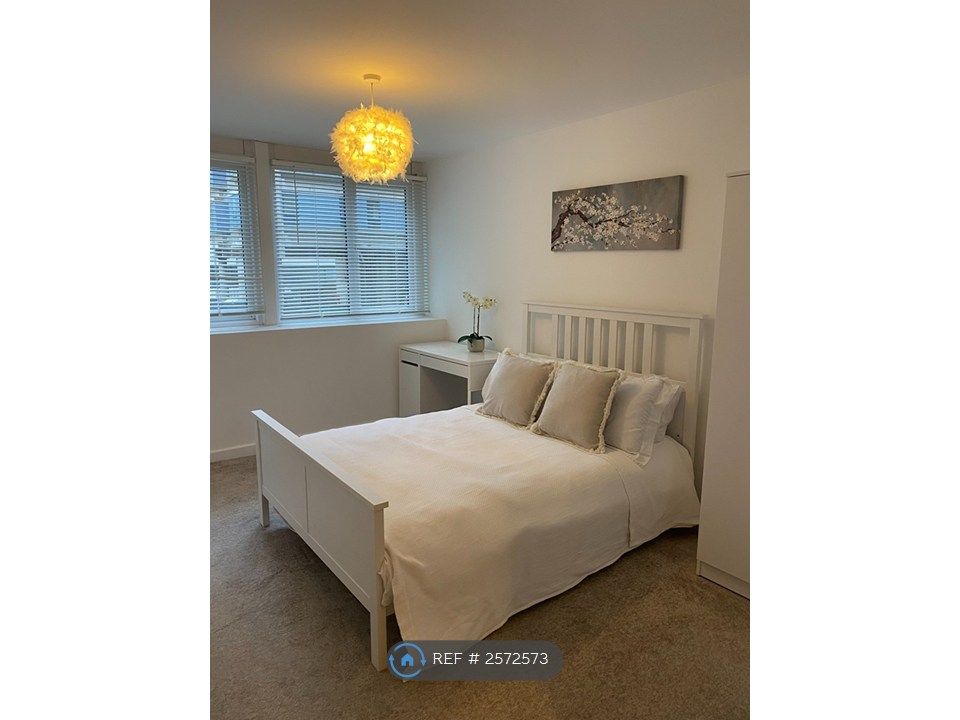 Property photo 2 of 7 Main Bedroom