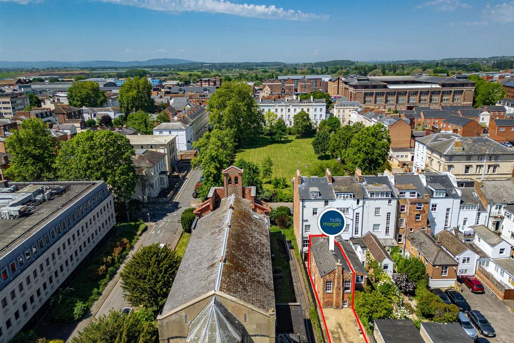 Property photo 3 of 38 4 | 5 | 6 Montpellier Mews, City Centre, Glouceste