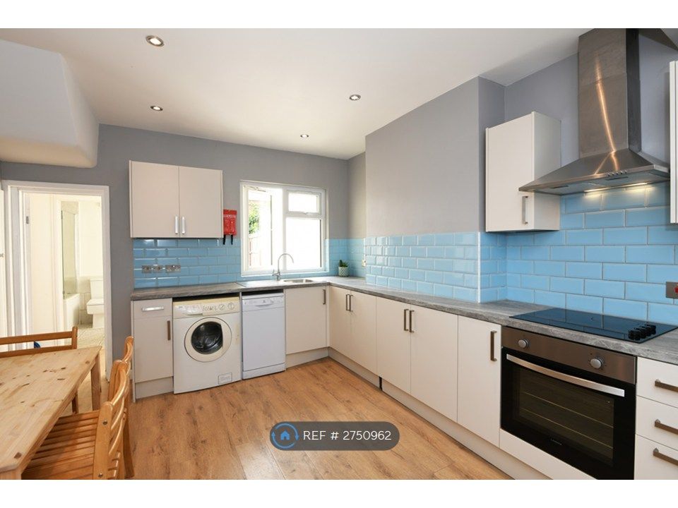 Property photo 2 of 17 Kitchen