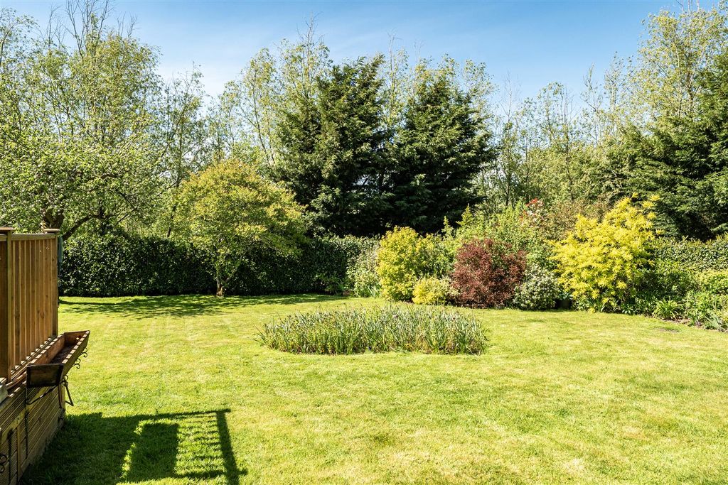 Property photo 3 of 25 Garden