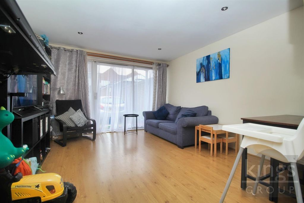 Property photo 2 of 8 Lounge