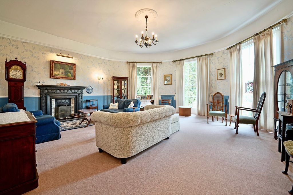 Property photo 2 of 26