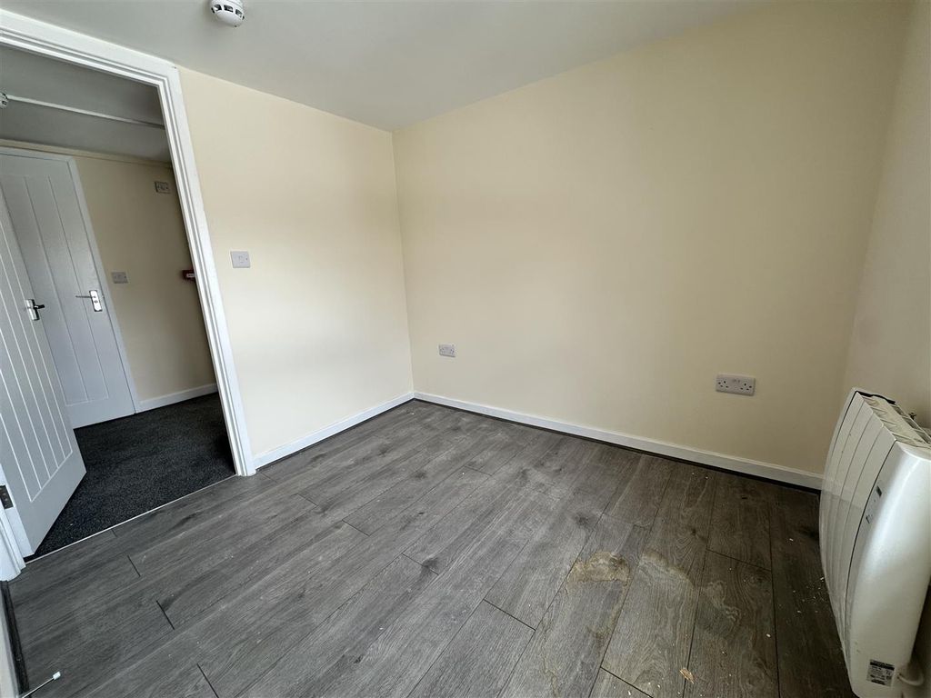 Property photo 3 of 6 Bright Bedroom With Stylish Wooden Flooring...