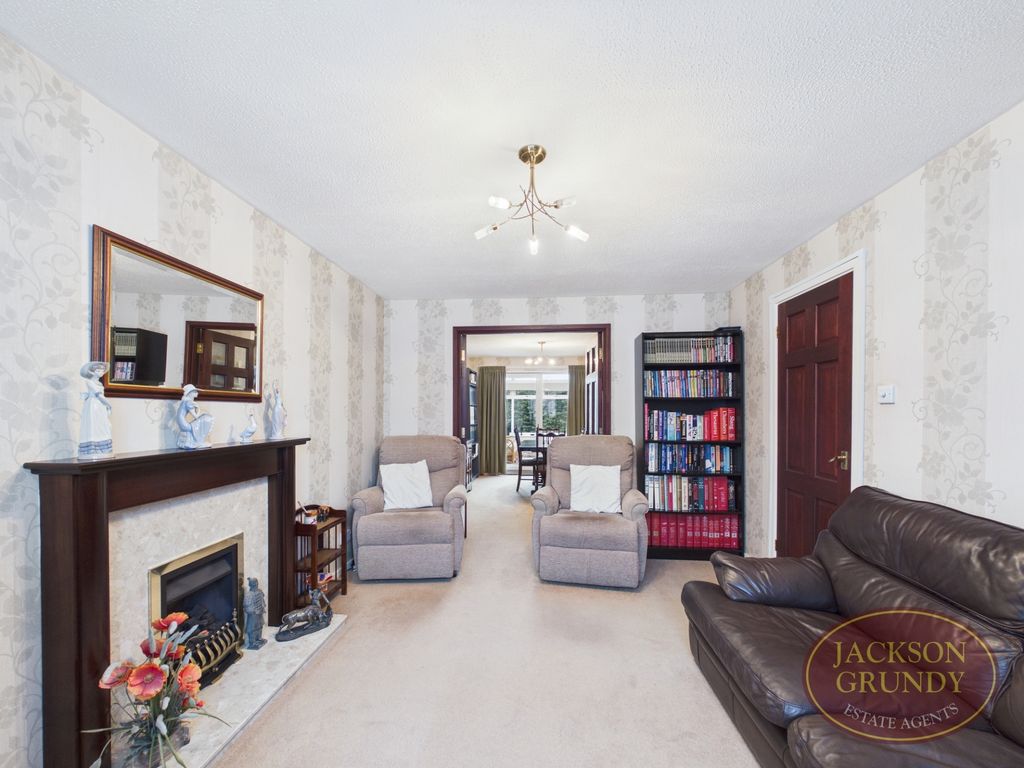 Property photo 2 of 17 Downwood Close