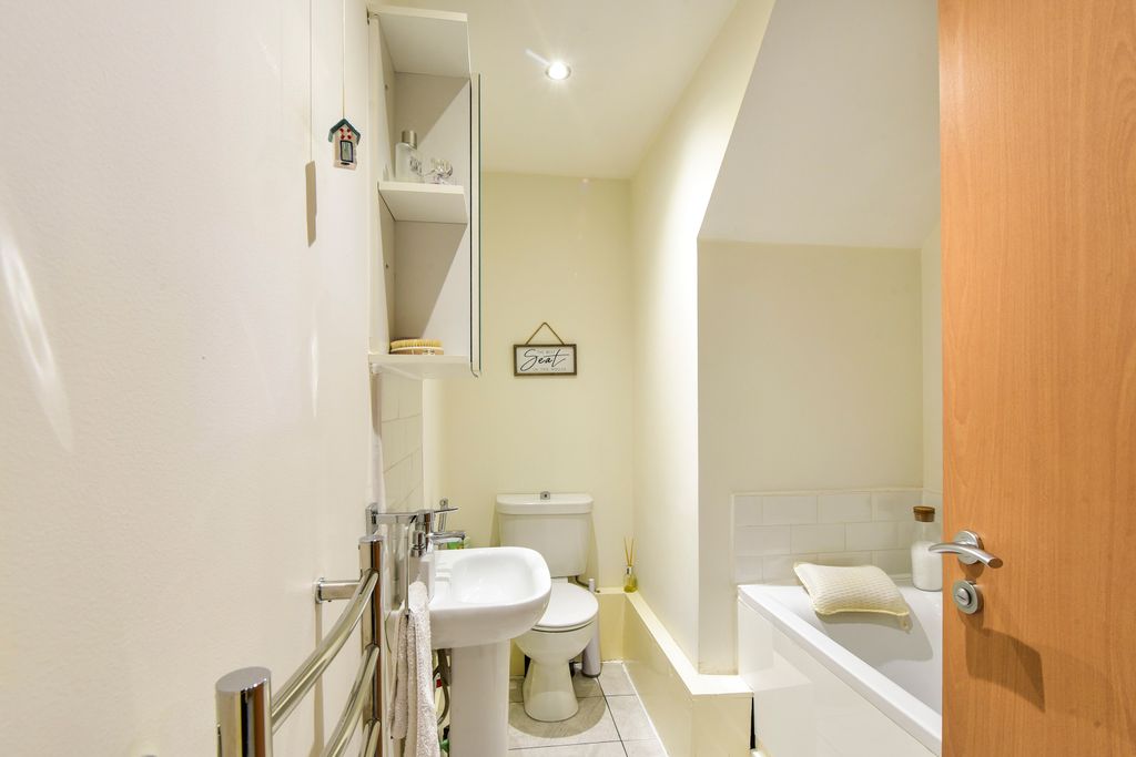 Additional image 10 of 2 bed flat for saleWain Avenue, Chesterfield S41
