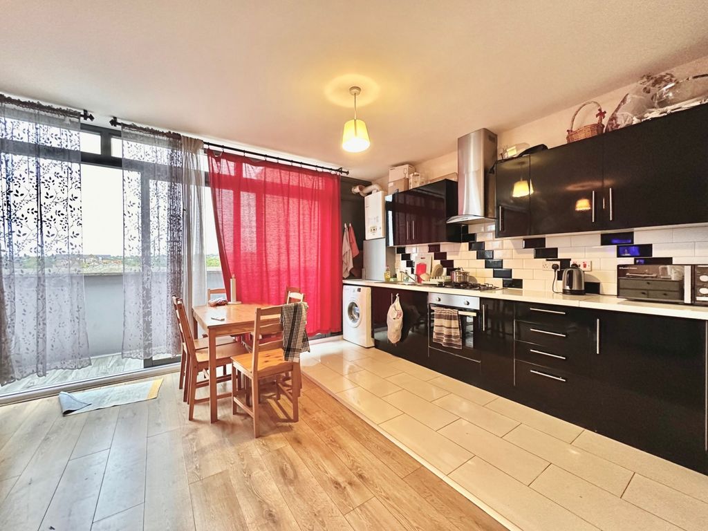 Property photo 1 of 9 Spacious Three-Bedroom Flat €“ Caxton Road, Wimbledon Sw19