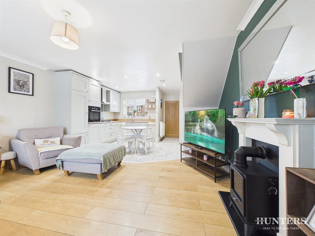 Property photo 2 of 20 d9dc42F2559d4c6A88324B84072c2c8E_100_Cam05287G0-Pr