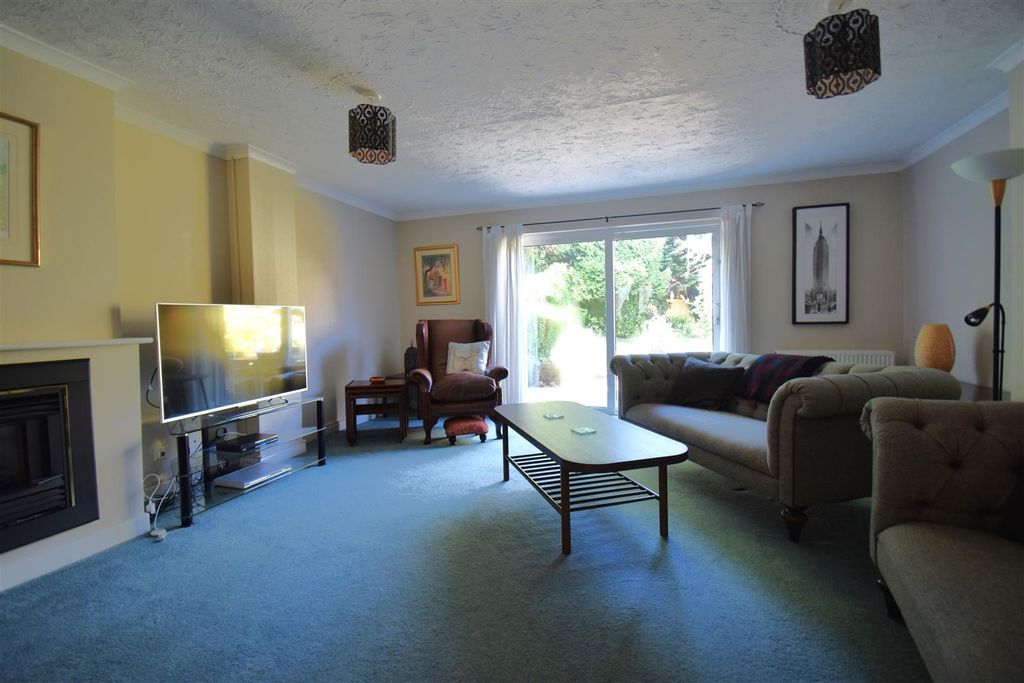Property photo 3 of 12