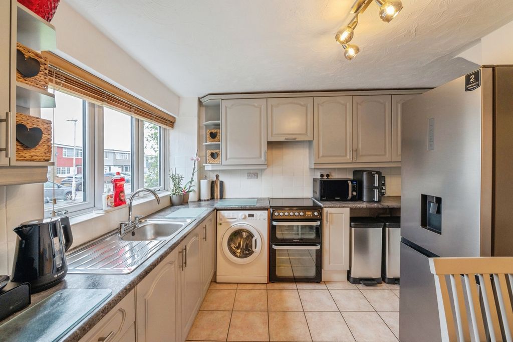 Property photo 3 of 12 Pbox-Img.Jpg