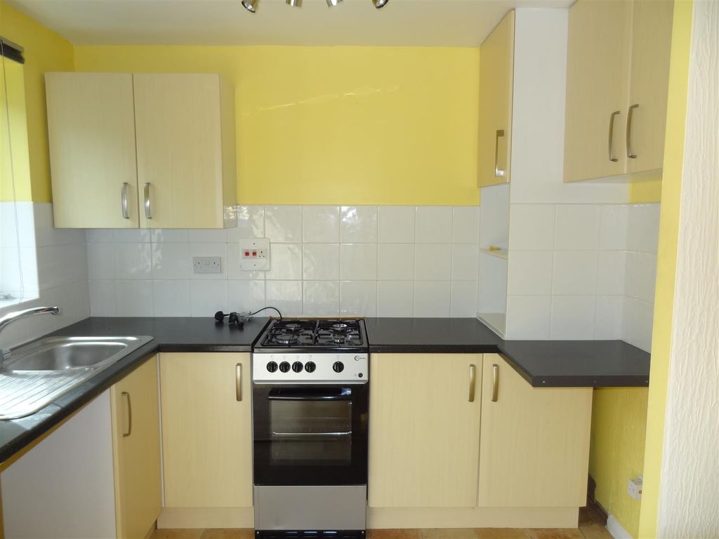 Property photo 2 of 7 Kitchen