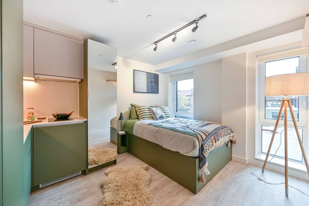 Property photo 2 of 37