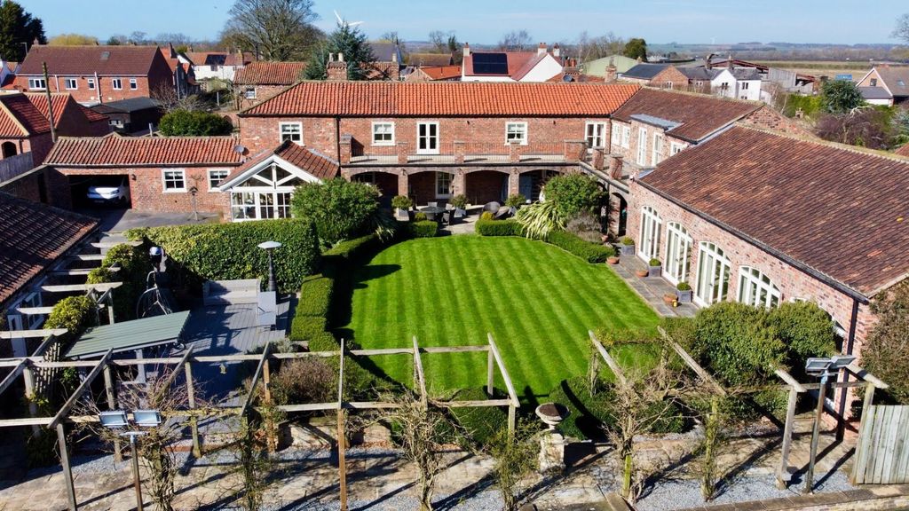 Property photo 1 of 42 4106820