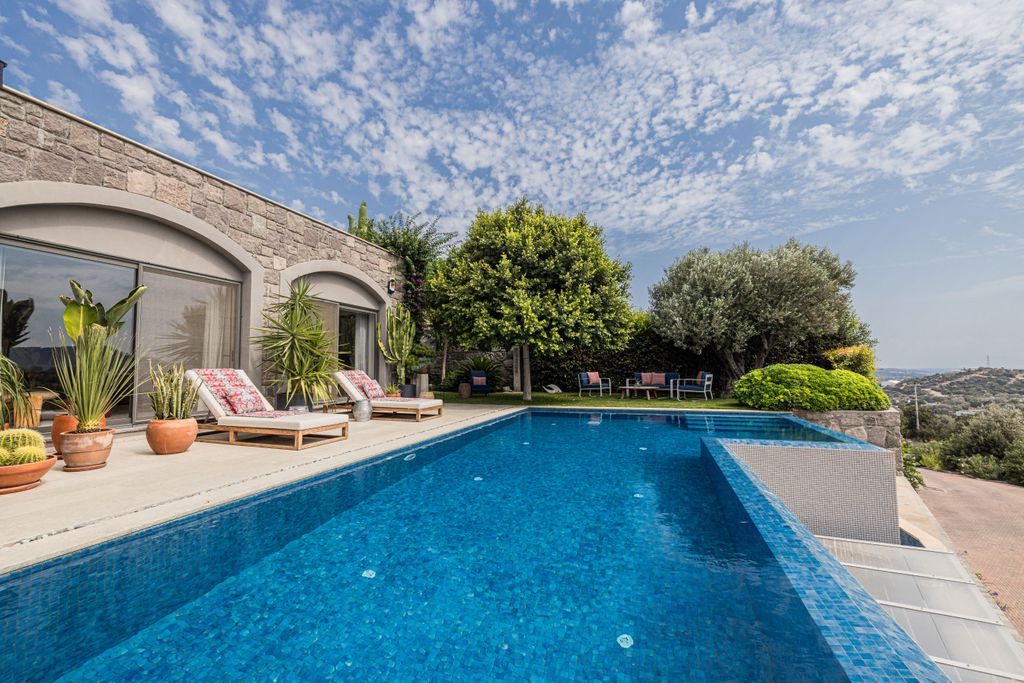 Property photo 1 of 25 A Meticulous Single-Storey Yalikavak Property For Sale - Main View Of Meticulous Villa
