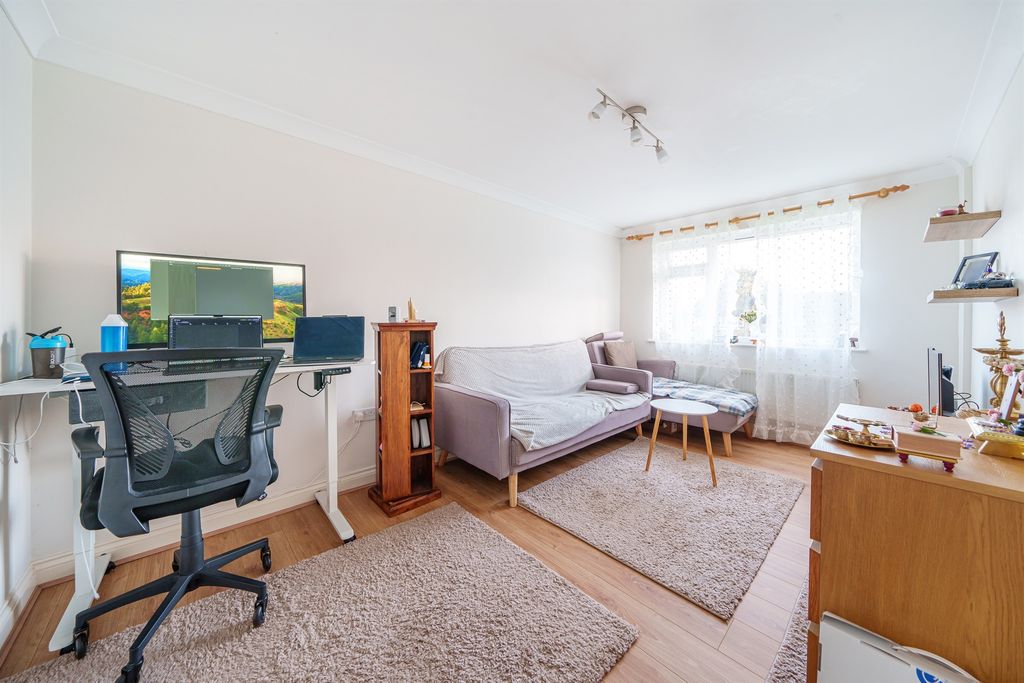 Property photo 3 of 12