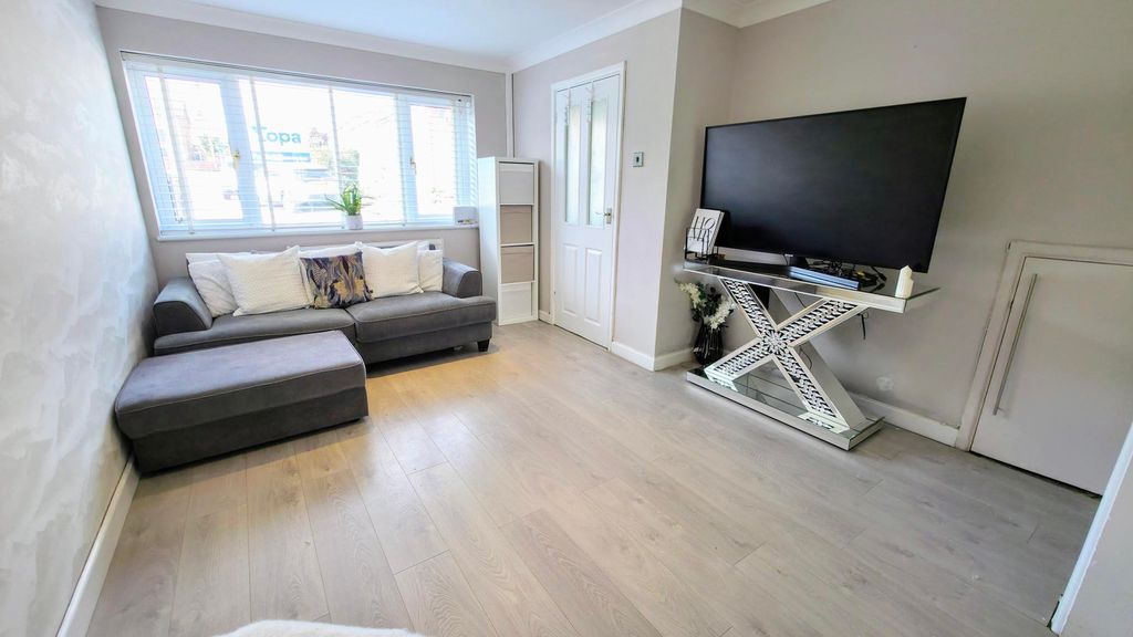 Property photo 2 of 13 Lounge