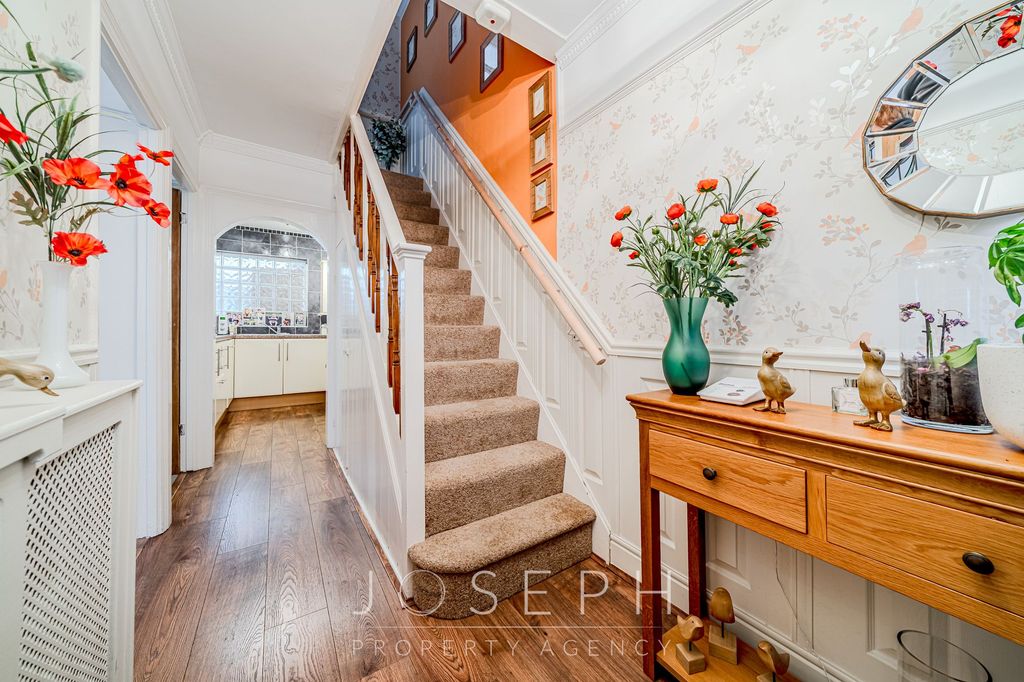 Property photo 2 of 29