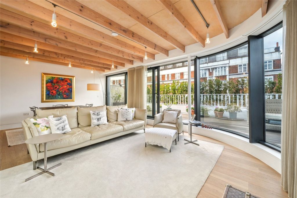Property photo 1 of 11 Reception Room