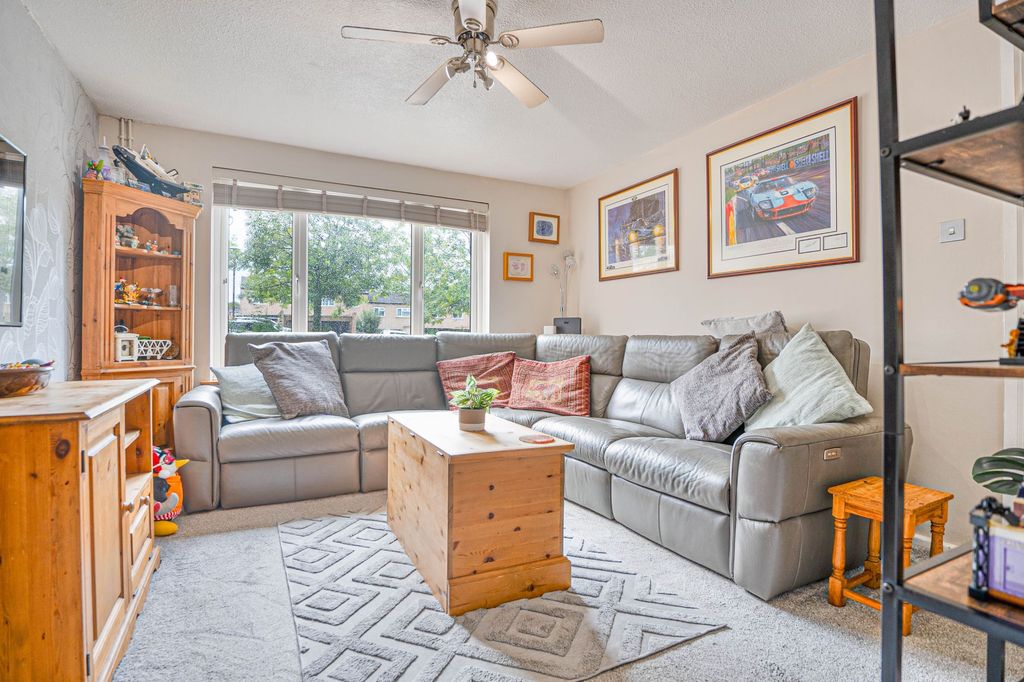 Property photo 3 of 17