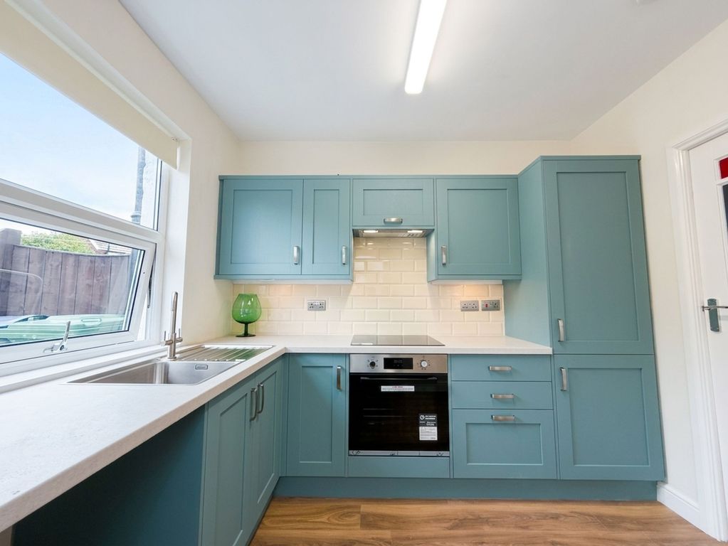 Property photo 3 of 12 Kitchen