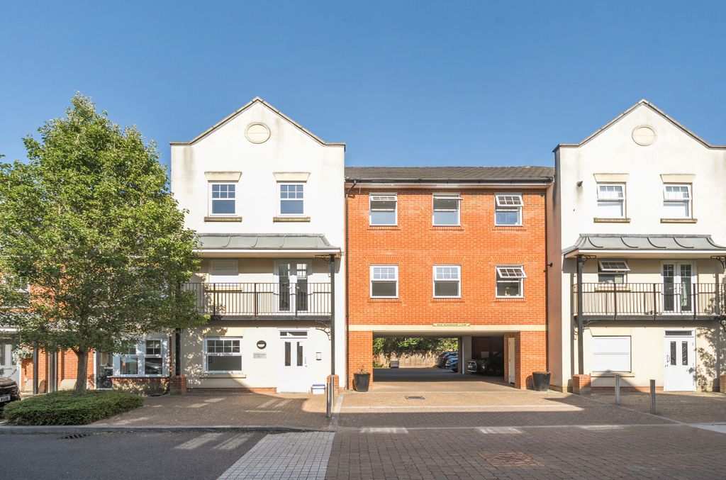 Property photo 1 of 13 1494072-19-6A550c...