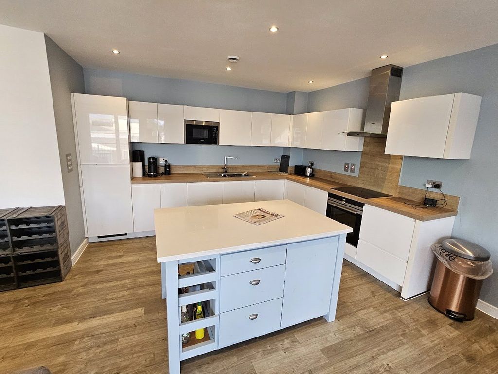 Property photo 3 of 19 Picture No. 24