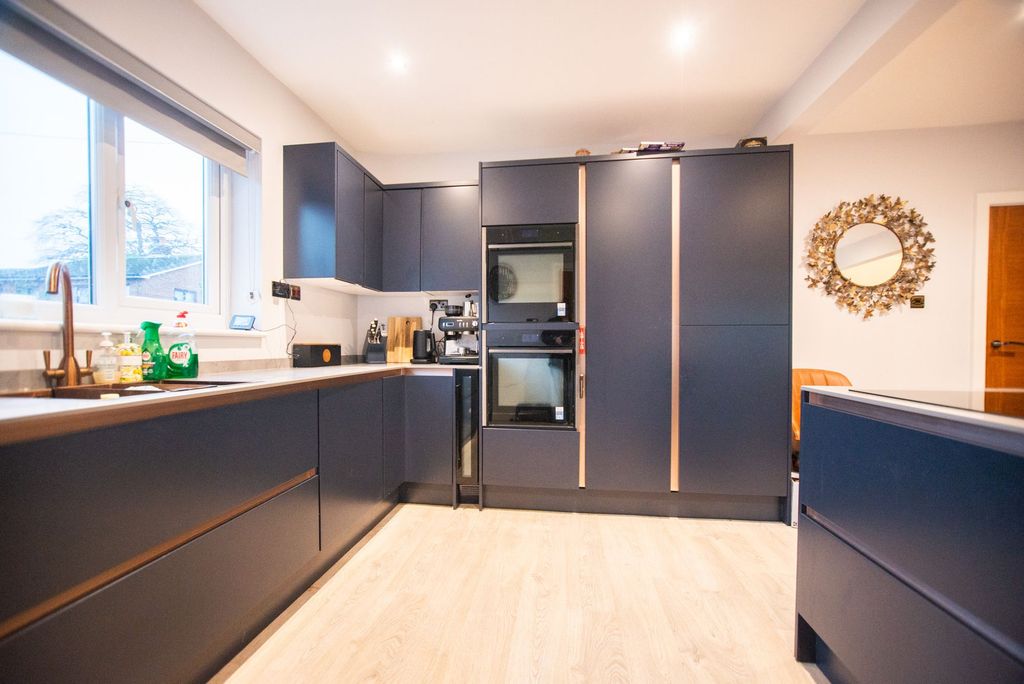 Property photo 3 of 30 Kitchen