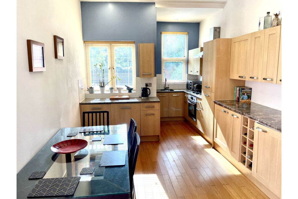 Property photo 2 of 11 Kitchen/Dining Room