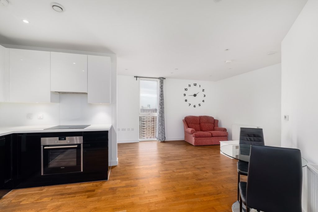 Property photo 2 of 13 Reception (4)