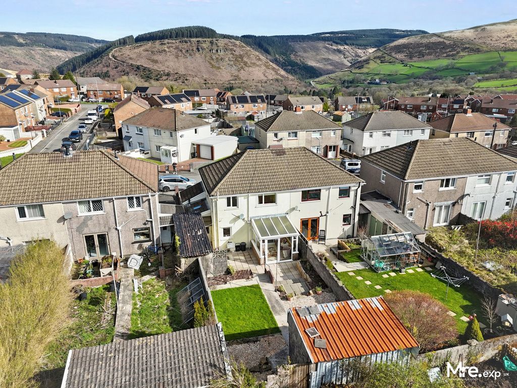 Property photo 2 of 27