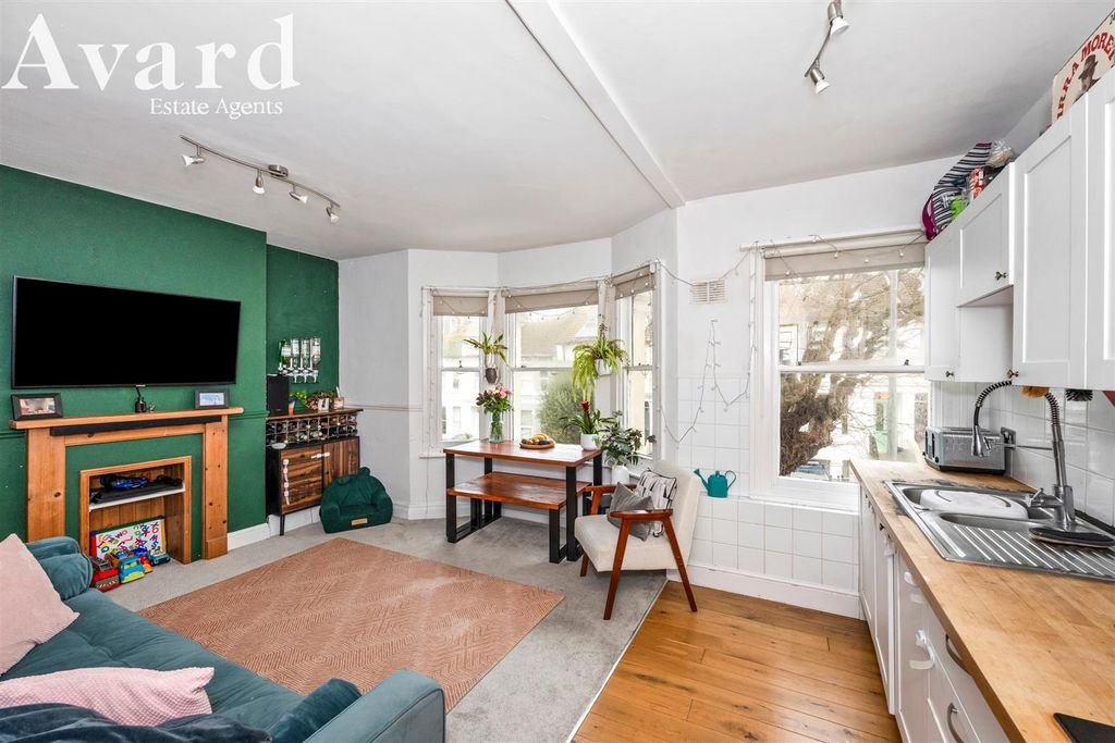 Property photo 3 of 20 Ditchling Rise, 68-006.Jpg