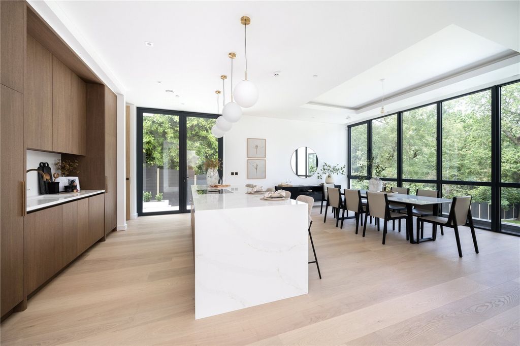 Property photo 2 of 31 Kitchen