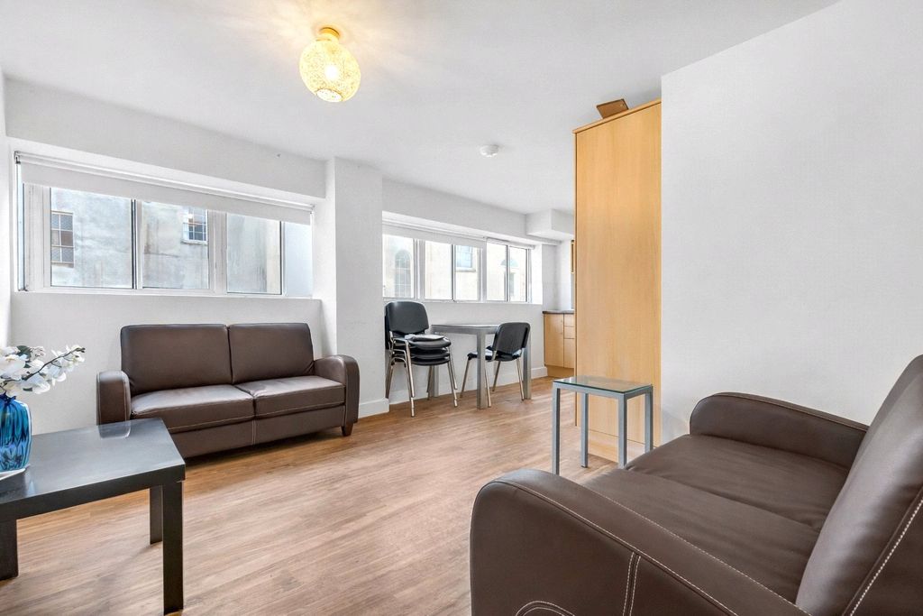 Property photo 3 of 10 Picture No. 18