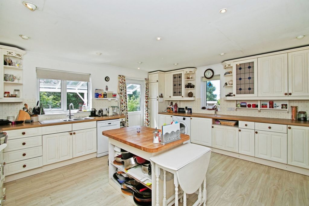 Property photo 3 of 45 Kitchen