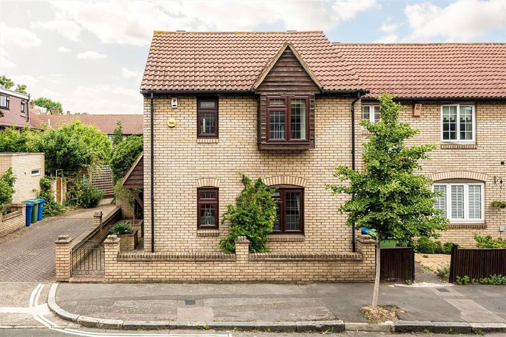 Property photo 1 of 11
