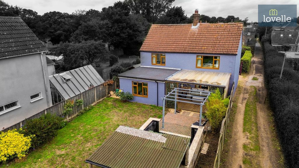 Property photo 2 of 31
