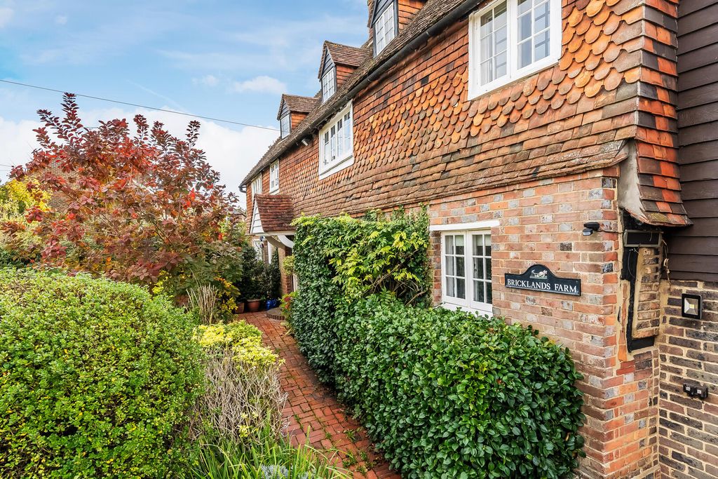 Property photo 3 of 22 Front (Exterior)