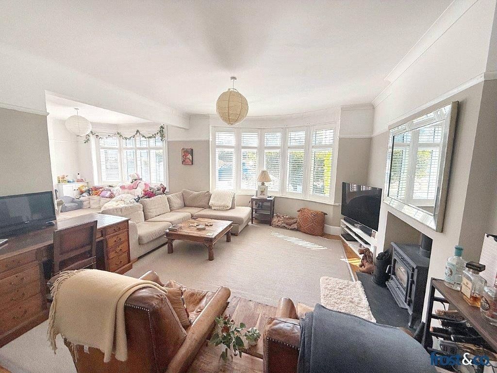 Property photo 2 of 19 Lounge