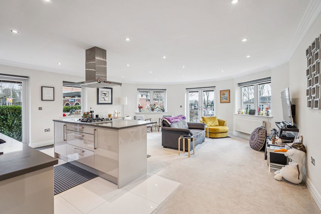 Property photo 2 of 12